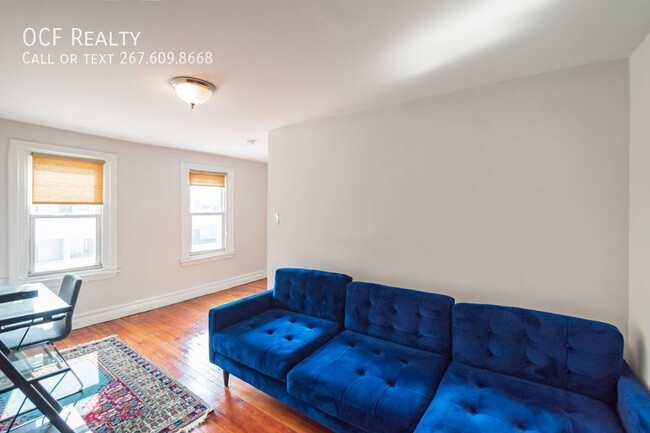 Building Photo - Gorgeous Large Manayunk Home with Parking