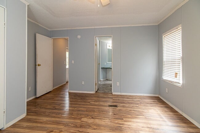 Building Photo - "Charming 2-Bed, 2-Bath Mobile Home Retrea...