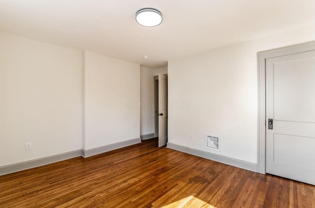 Building Photo - 289 Brehl Ave