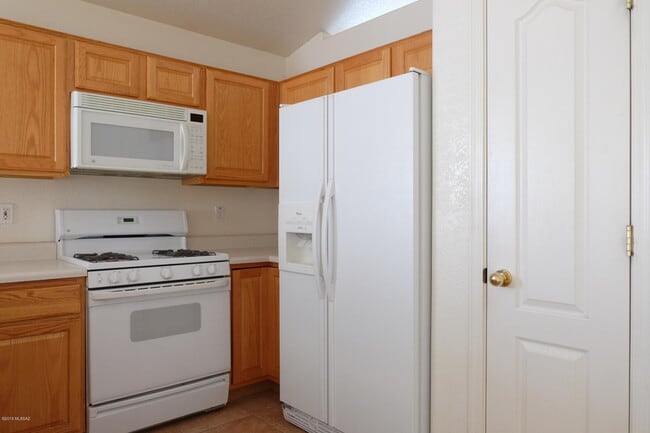 Building Photo - 8042 E Sundew Dr
