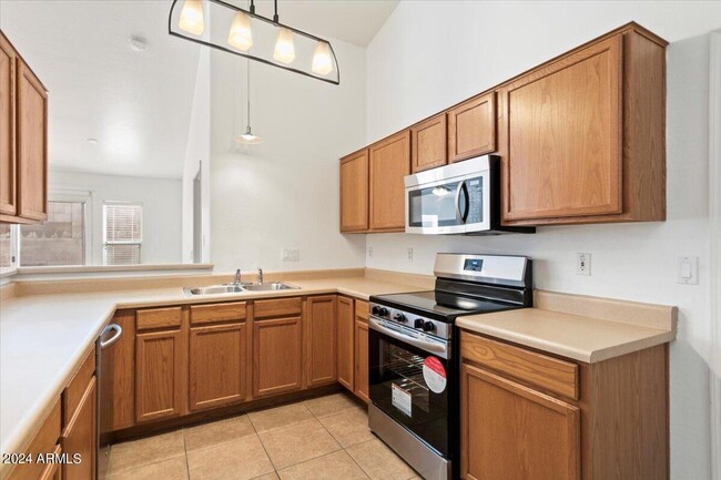 Building Photo - 3305 N Everest