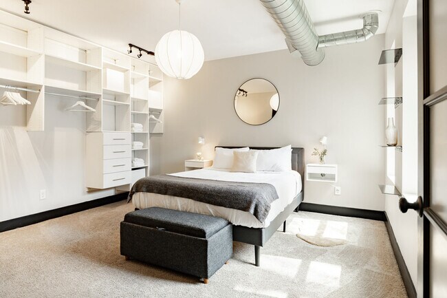 Building Photo - 1304 Broadway-ID1056031P