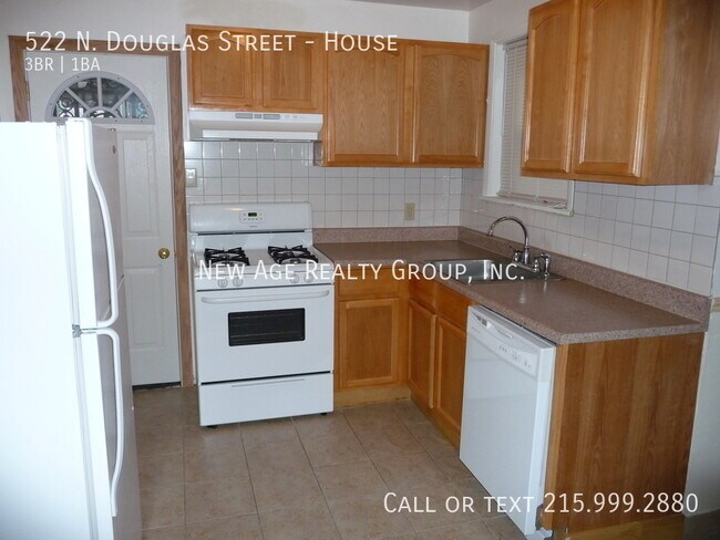 Building Photo - 522 N Douglas St