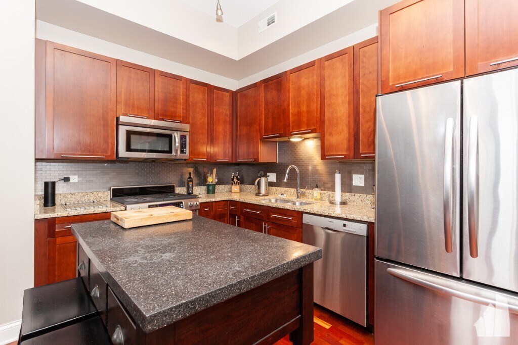 Building Photo - 1464 S MICHIGAN Ave