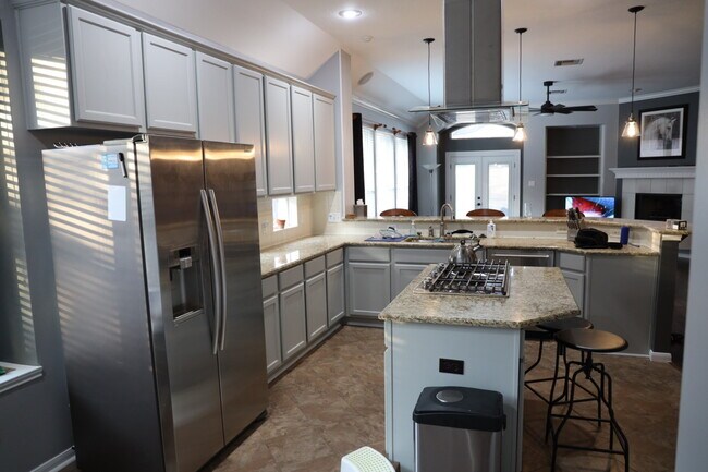 Kitchen - 2132 Rodeo Dr