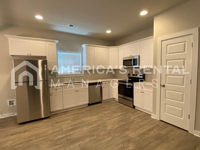 Building Photo - Home for Rent in Thorsby! Available NOW!!