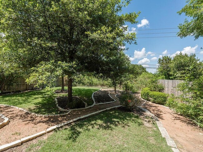 Building Photo - 11704 Emerald Falls Dr