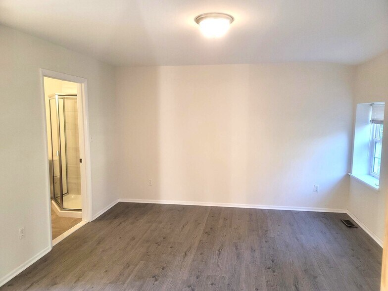 Building Photo - 296 Hockhockson