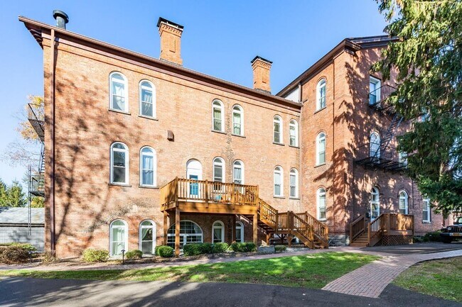 Building Photo - 21 Idlewild Ave