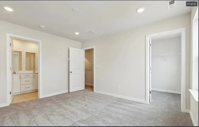 Building Photo - 5 E Front St