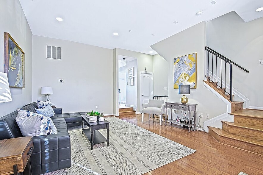 Building Photo - 2016 Fleet St