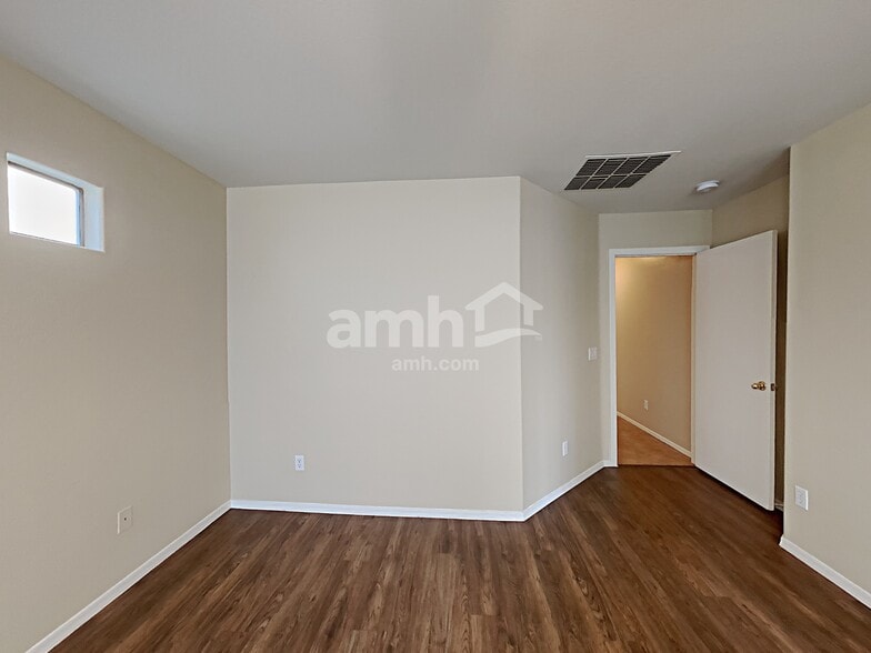 Building Photo - 3614 W Vineyard Rd