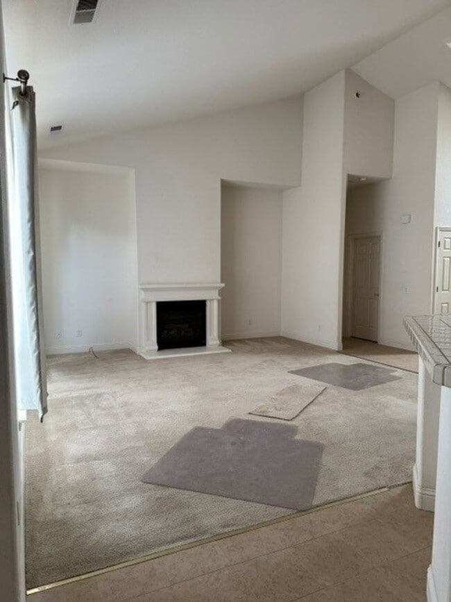 Building Photo - Beautiful 3 bed home with 3 car garage in Indian Hills behind Target