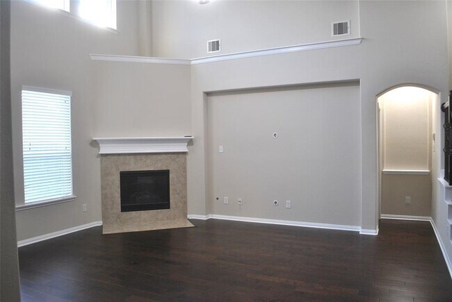 Building Photo - 18115 Fernwood Bend Dr