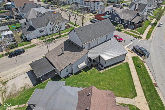 Building Photo - 2 Van Ave