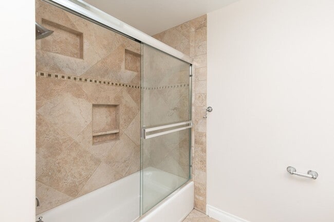 Building Photo - Upgraded 1 Bed 1 Bath 2 Story Townhome in ...