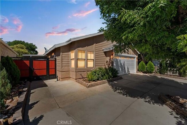 Building Photo - 2701 Juniper Dr