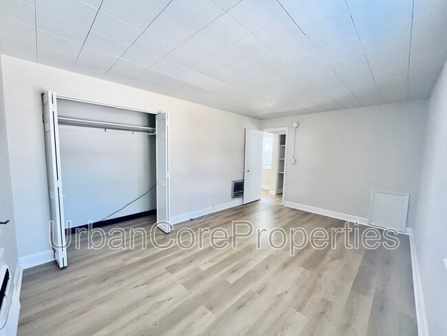 Building Photo - 105 7th Ave N