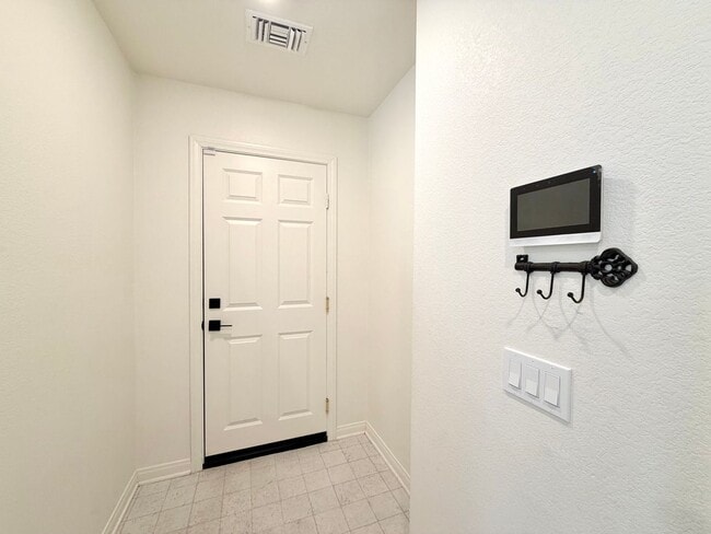 Building Photo - Move-In Ready 3 Bedroom 2.5 Bathroom Home with Loft, SOLAR & Modern Upgrades