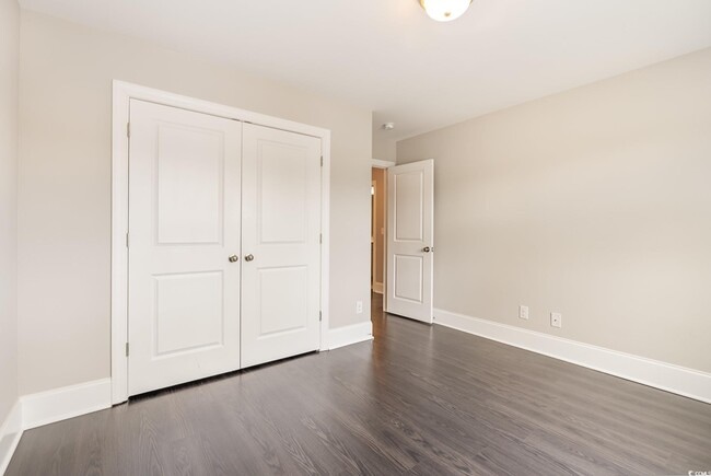 Building Photo - 1621 Palmetto Palm Dr