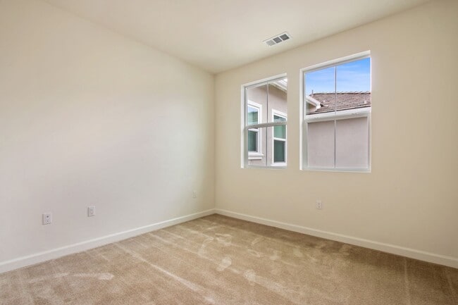Building Photo - Charming Yorba Linda Townhome