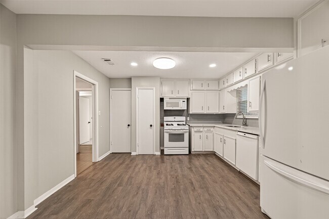 Building Photo - 514 Evonne St