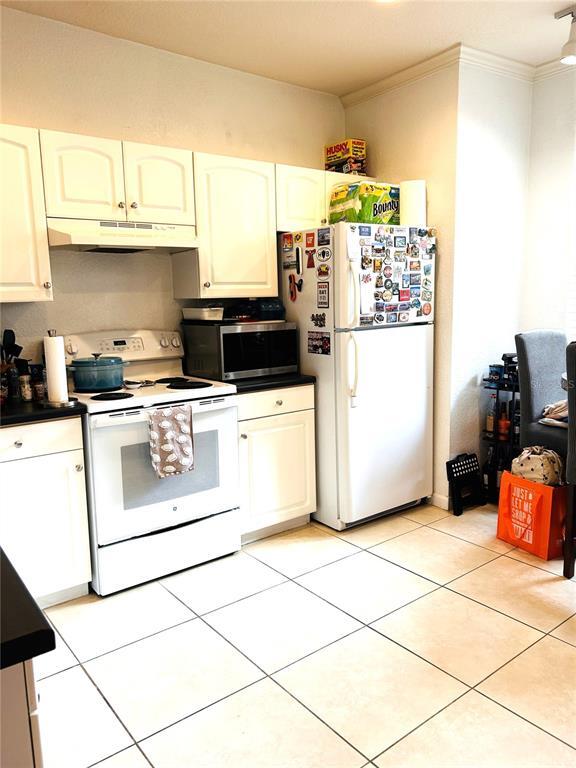 Building Photo - 860 N Orange Ave