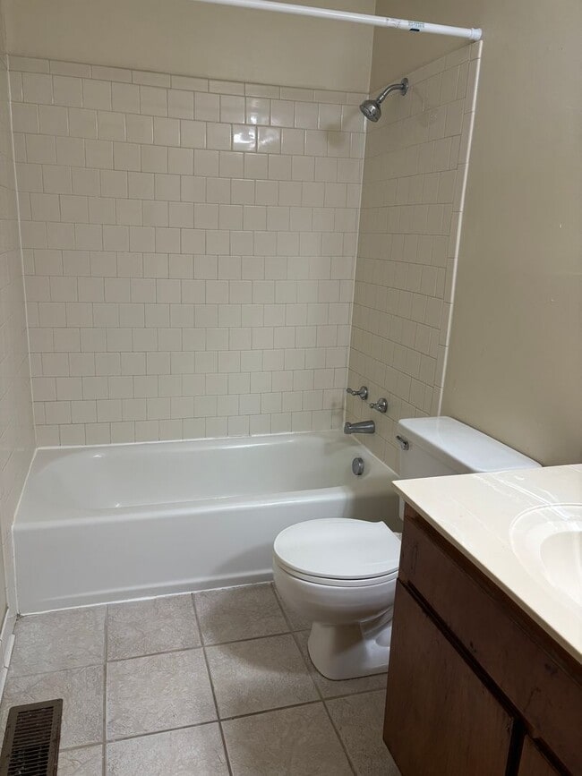 Building Photo - 1116 Park St