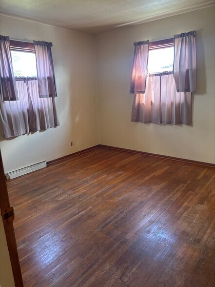 Building Photo - 1633 Ryer St