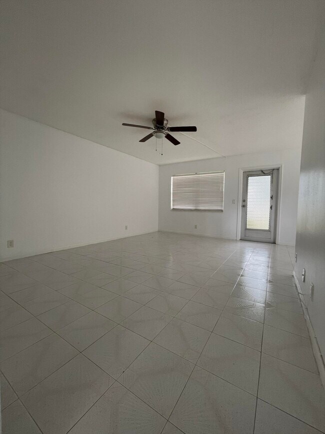 Building Photo - 172 Salisbury I