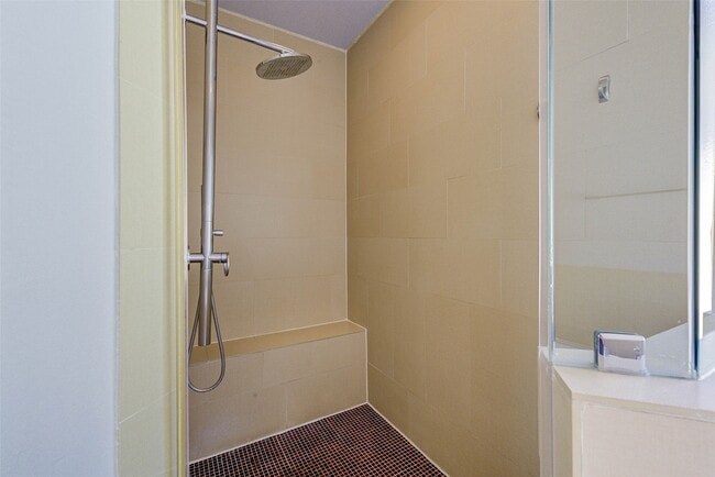 Building Photo - 113 Tuam St