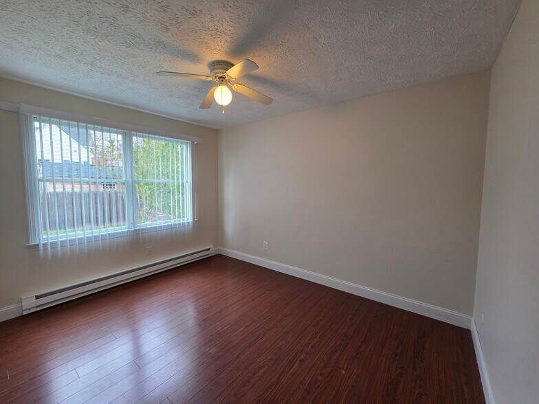 Building Photo - 20 Booker St