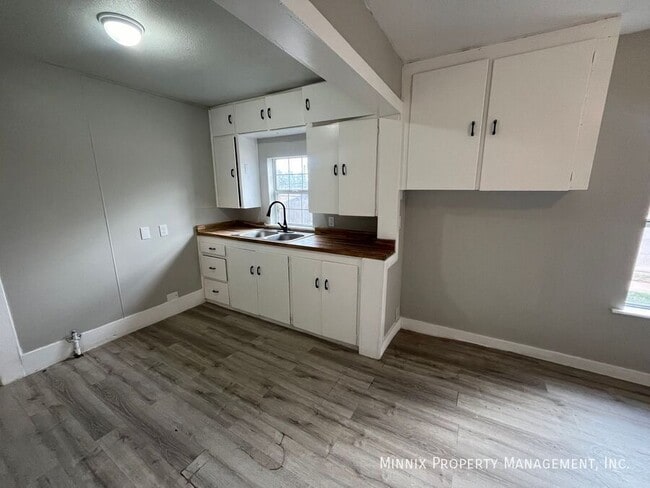 Building Photo - 950 S 10th St