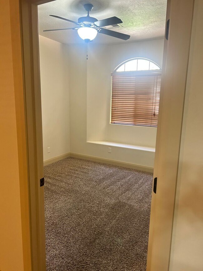 Building Photo - La Verkin Charm!