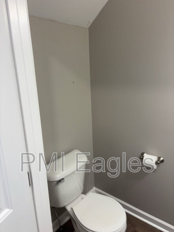 Building Photo - 135 Country Ln