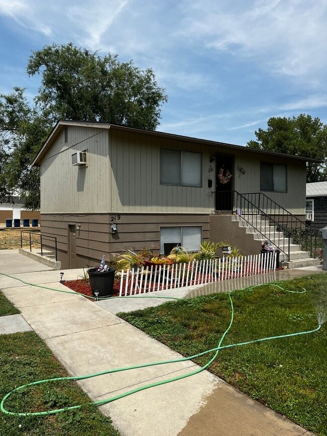 Duplex unit East Nampa near NNU and Downtown! 219 23rd Ave S Nampa ID