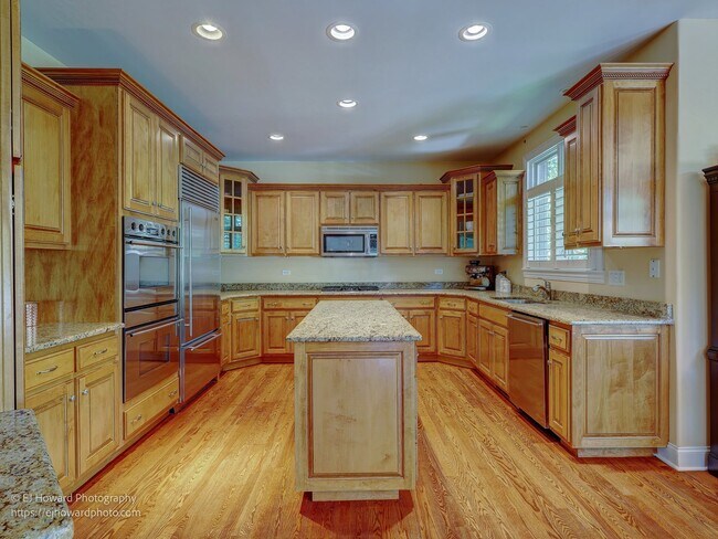 Building Photo - 11872 Topanga Canyon