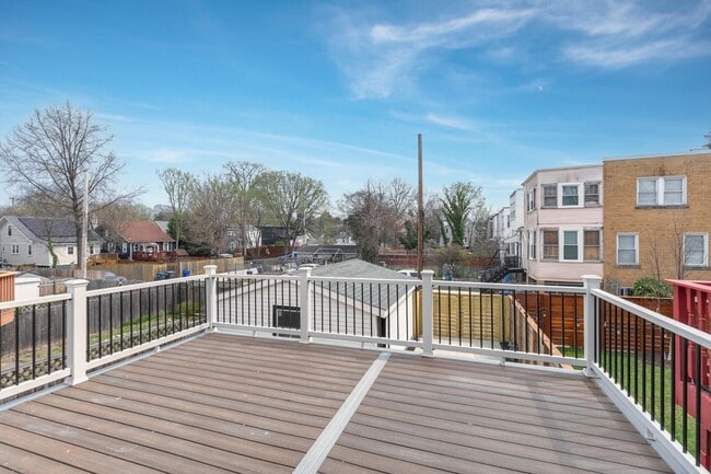 Building Photo - Spacious Fully Renovated Tudor Duplex w/ 3...