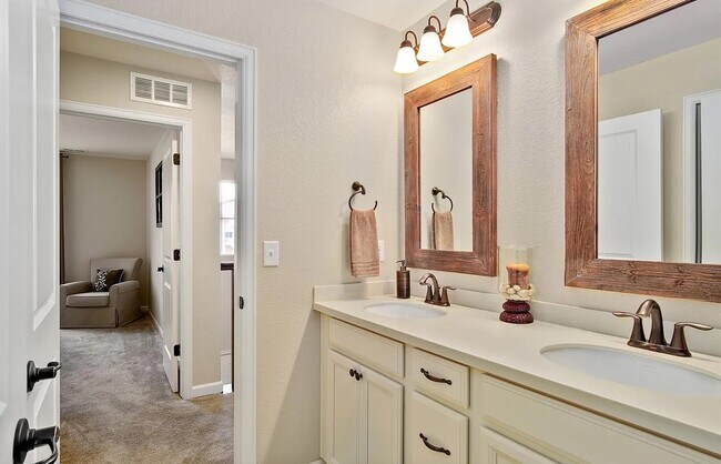 Building Photo - 912 McMurdo Cir