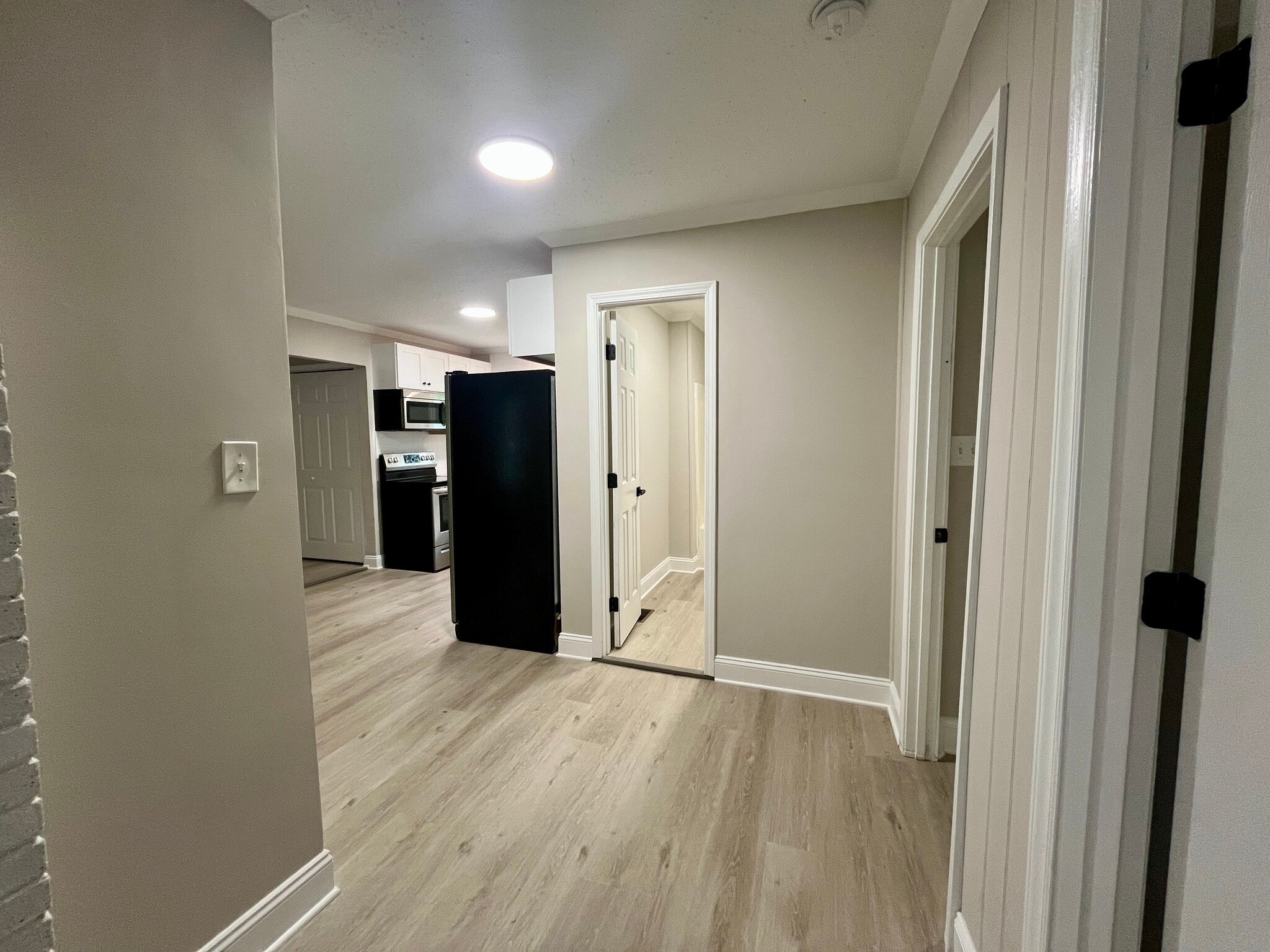 Building Photo - 2010 Simmons St