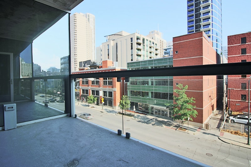 Building Photo - 798 N La Salle St