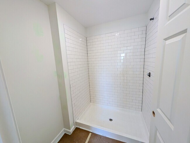 Building Photo - 128 Kelly Dr