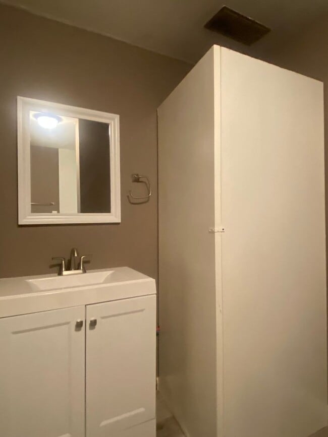 Building Photo - **ON HOLD***Nice East Columbus, GA 4 Bedro...