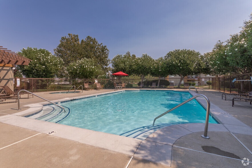 Pool Area - River Knolls