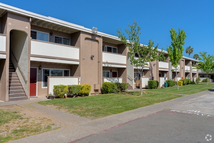 Primary Photo - Villa Del Rio Apartments
