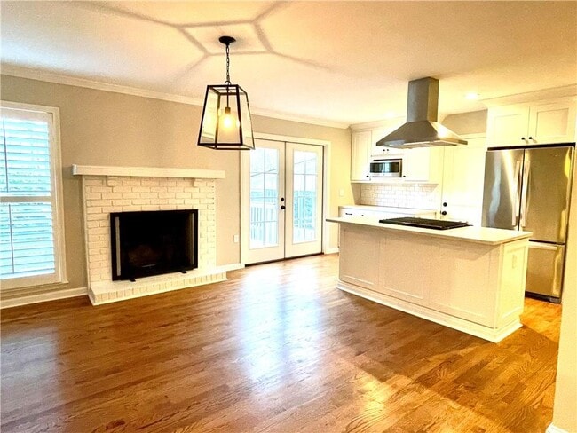 Building Photo - 245 Willow Springs Dr