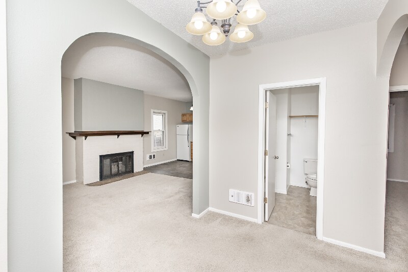 Building Photo - 344 6th Ave S