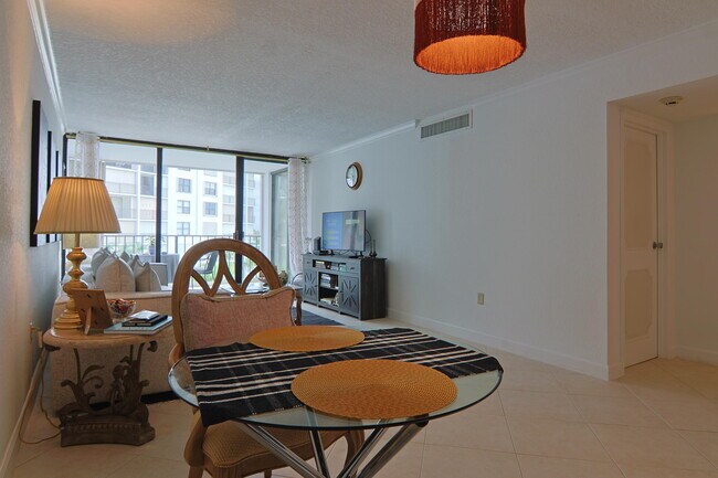 Building Photo - 3545 S Ocean Blvd