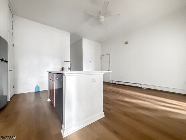 Building Photo - 403 S Main St