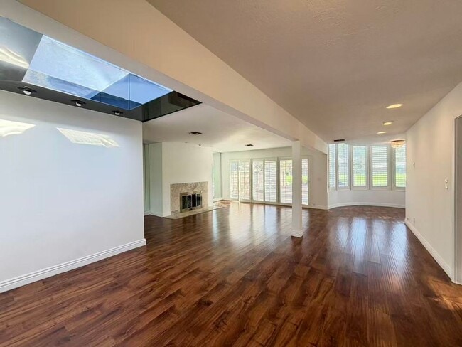 Building Photo - 3174 Bel Air Dr